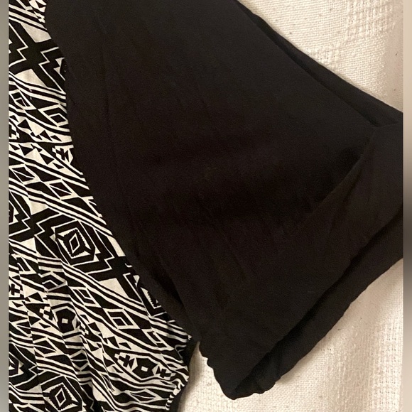 EUC Blouse by Faith and Joy with geometric design, size US 3X - Picture 4 of 5